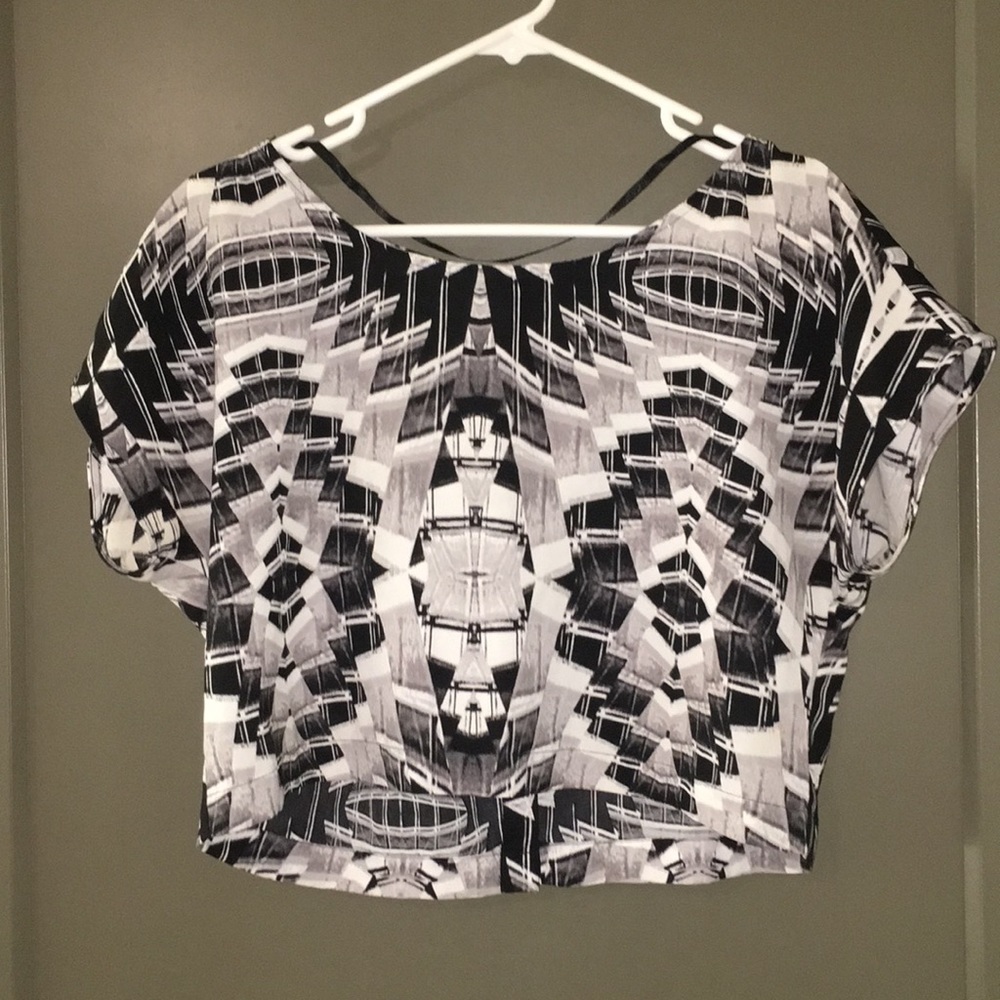 H&M Geometric cropped top